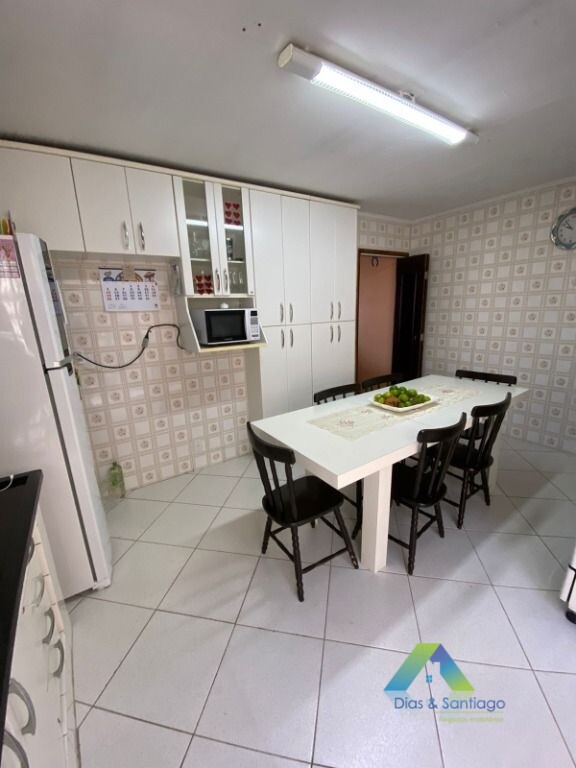 Casa à venda com 3 quartos, 200m² - Foto 4