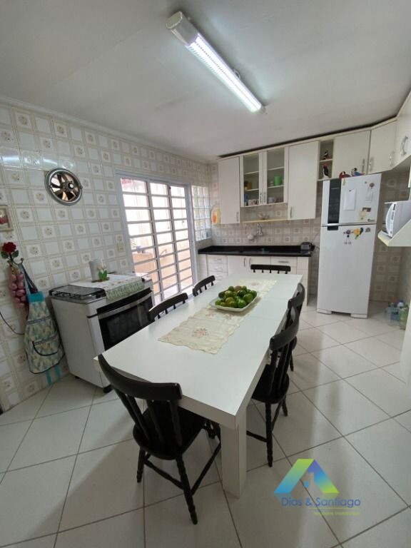 Casa à venda com 3 quartos, 200m² - Foto 5