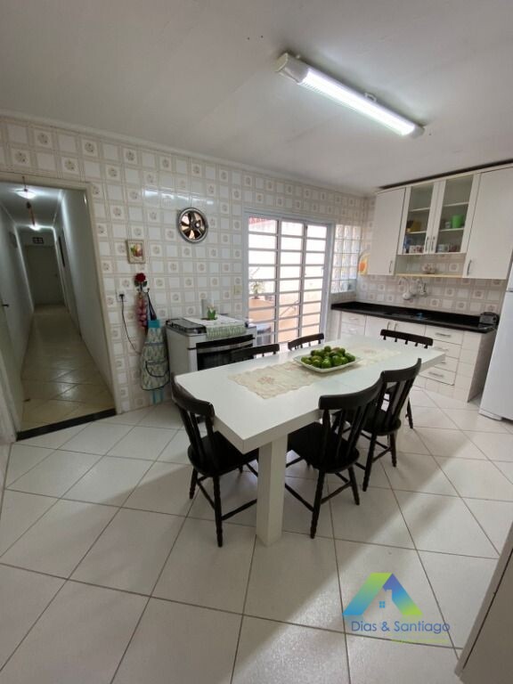 Casa à venda com 3 quartos, 200m² - Foto 6