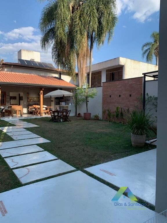 Sobrado à venda com 3 quartos, 260m² - Foto 1