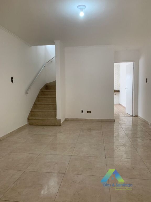 Casa à venda com 4 quartos, 260m² - Foto 1