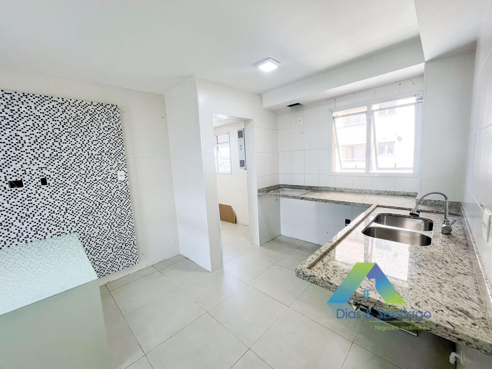 Apartamento à venda com 3 quartos, 128m² - Foto 2