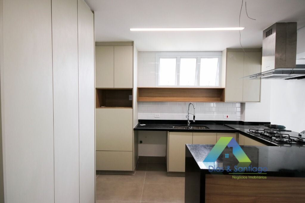 Apartamento à venda com 3 quartos, 258m² - Foto 2