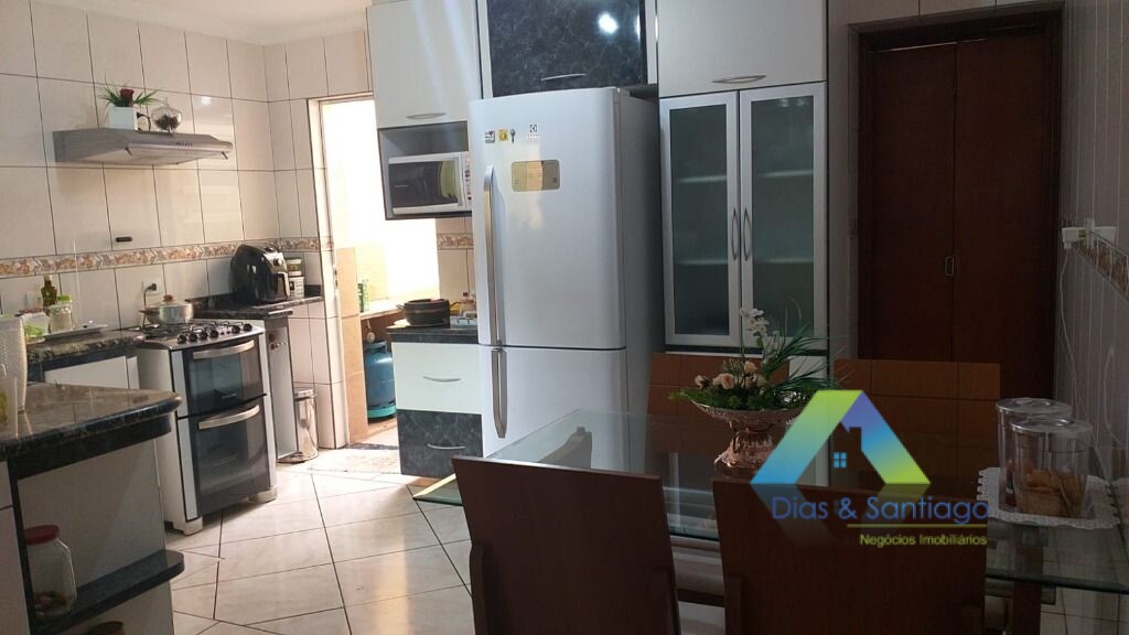 Sobrado à venda com 3 quartos, 175m² - Foto 3