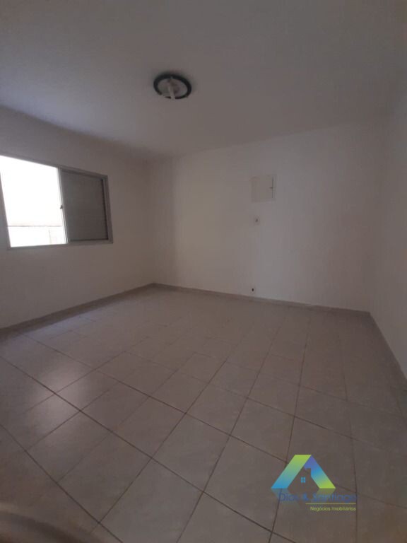 Casa para alugar com 1 quarto, 60m² - Foto 15