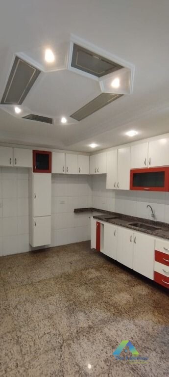 Apartamento à venda com 3 quartos, 137m² - Foto 2