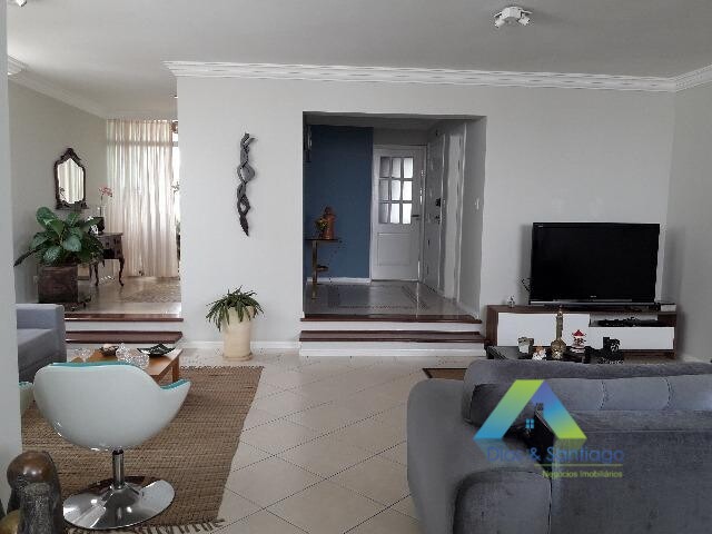 Apartamento à venda com 3 quartos, 200m² - Foto 1