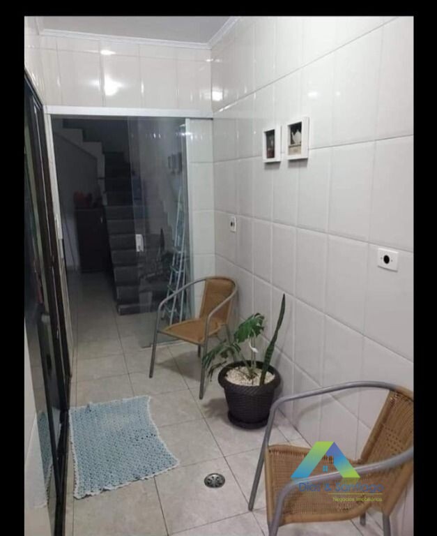 Sobrado à venda com 3 quartos, 200m² - Foto 11