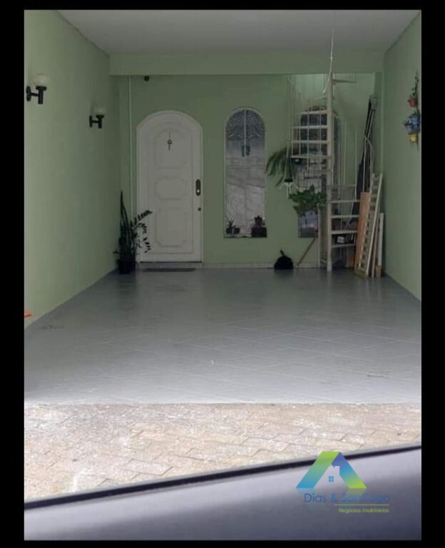 Sobrado à venda com 3 quartos, 200m² - Foto 2