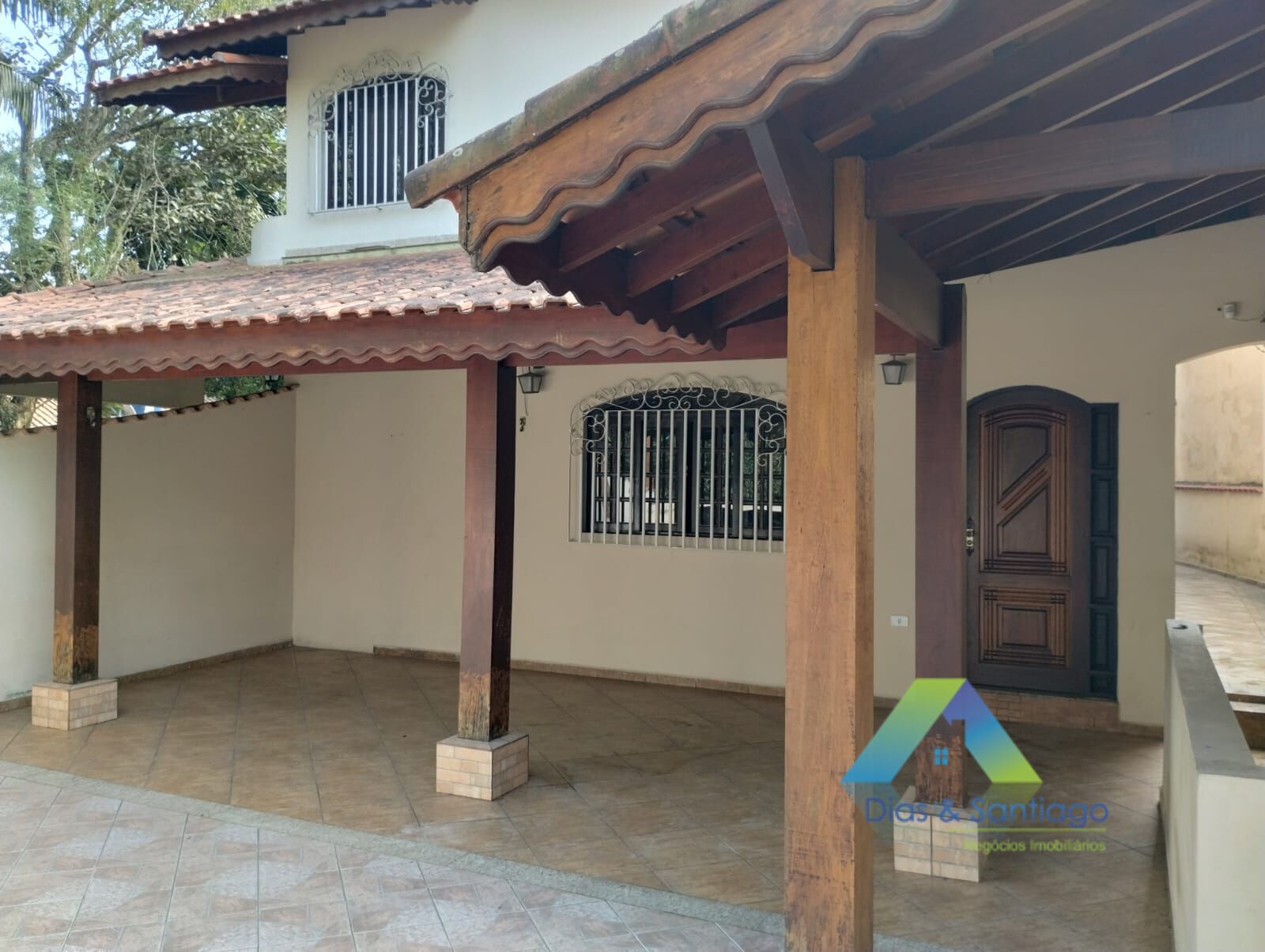 Sobrado à venda com 5 quartos, 254m² - Foto 1