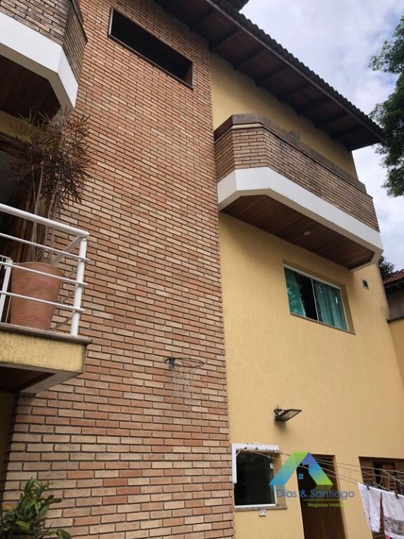 Sobrado à venda com 4 quartos, 230m² - Foto 1