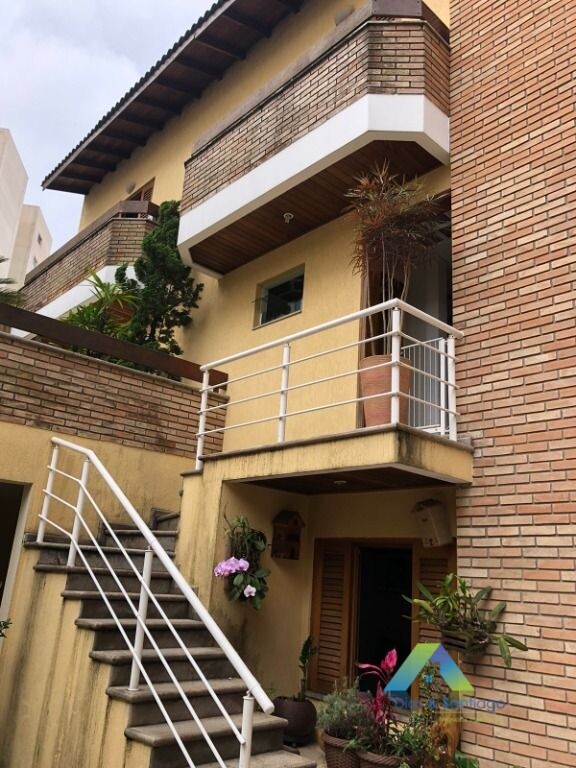 Sobrado à venda com 4 quartos, 230m² - Foto 2