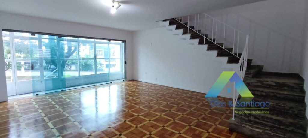 Sobrado à venda com 3 quartos, 200m² - Foto 1