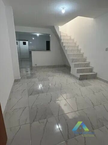 Sobrado à venda com 2 quartos, 102m² - Foto 1