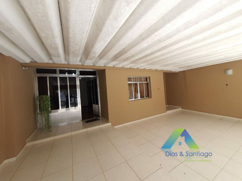 Casa à venda com 3 quartos, 141m² - Foto 1