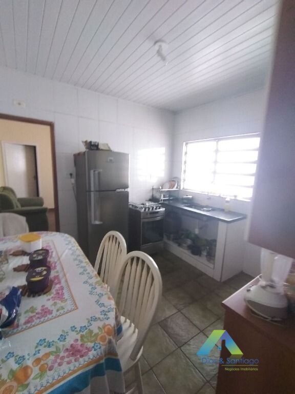 Casa à venda com 2 quartos, 100m² - Foto 2