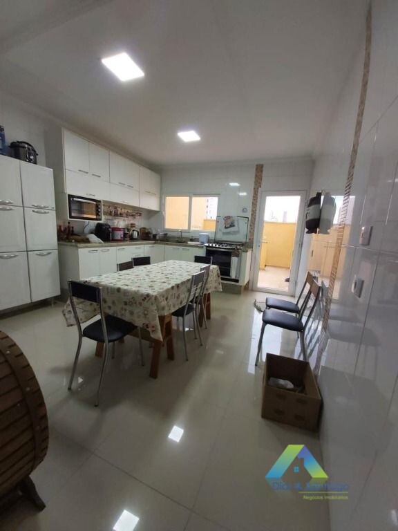 Sobrado à venda com 3 quartos, 220m² - Foto 6