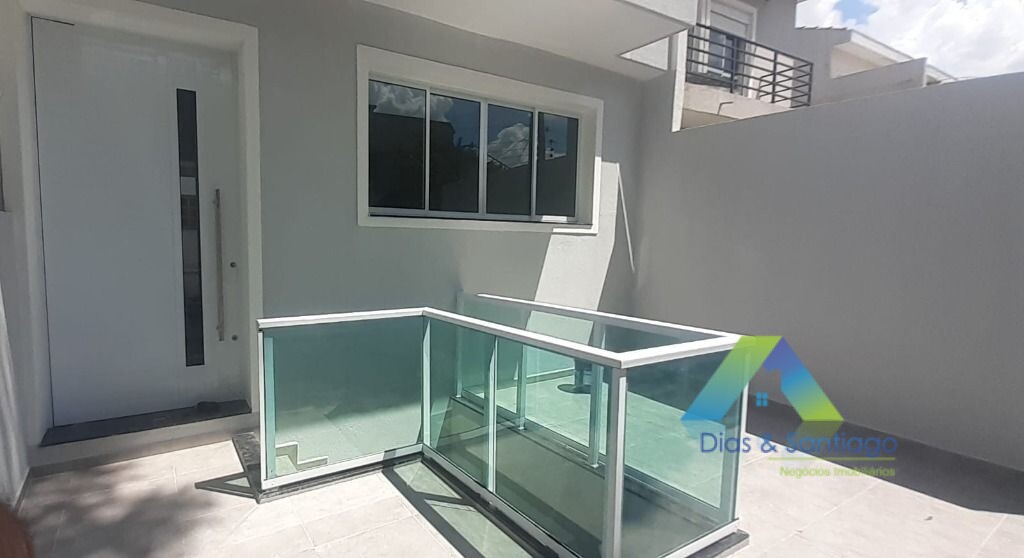 Sobrado à venda com 3 quartos, 250m² - Foto 1