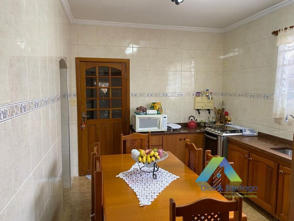 Casa à venda com 3 quartos, 200m² - Foto 4