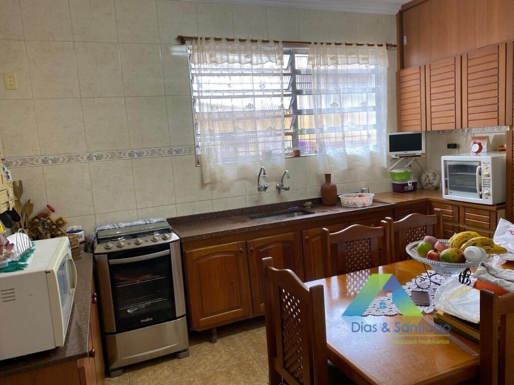 Casa à venda com 3 quartos, 200m² - Foto 2