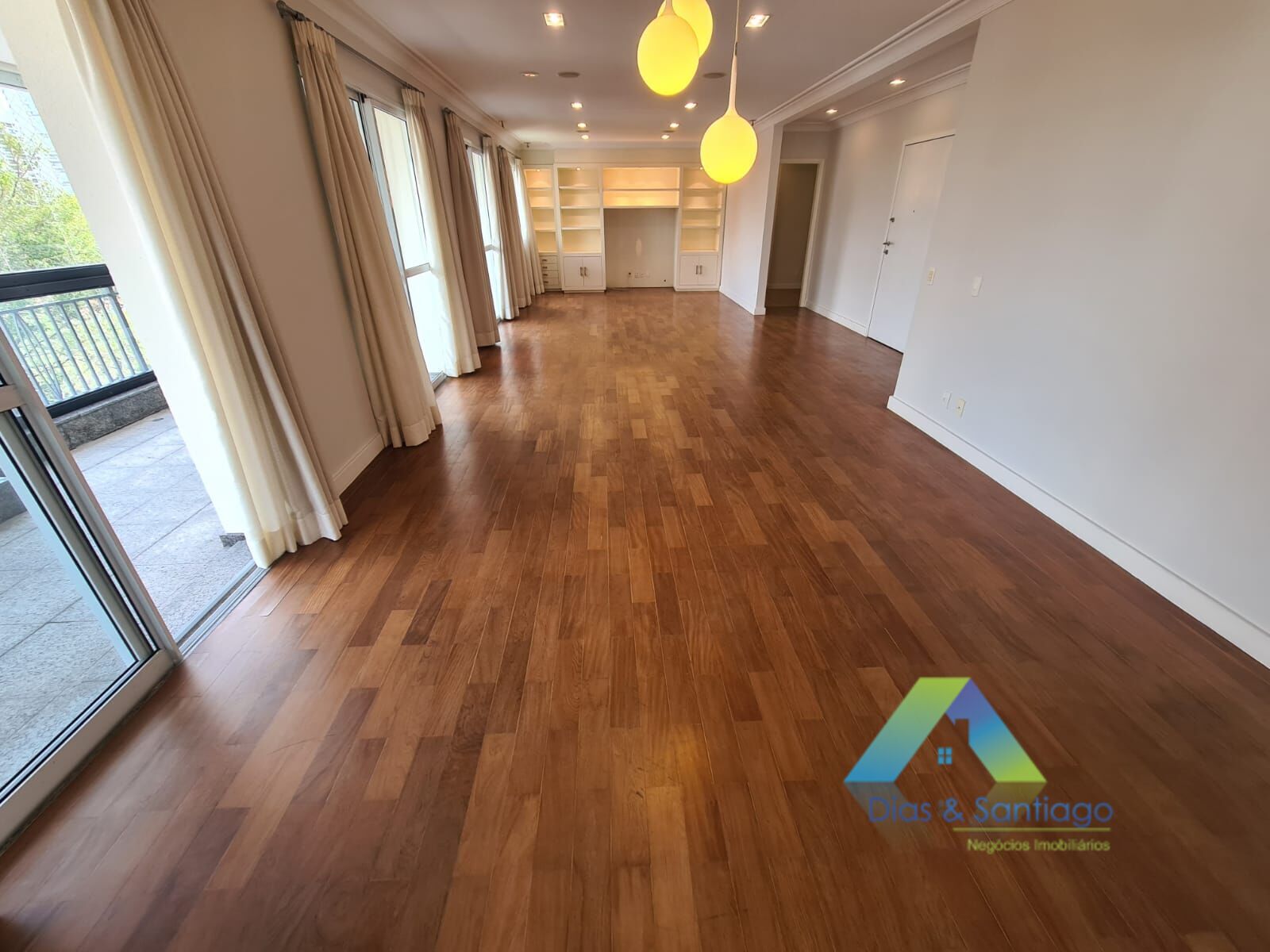 Apartamento à venda com 3 quartos, 250m² - Foto 2