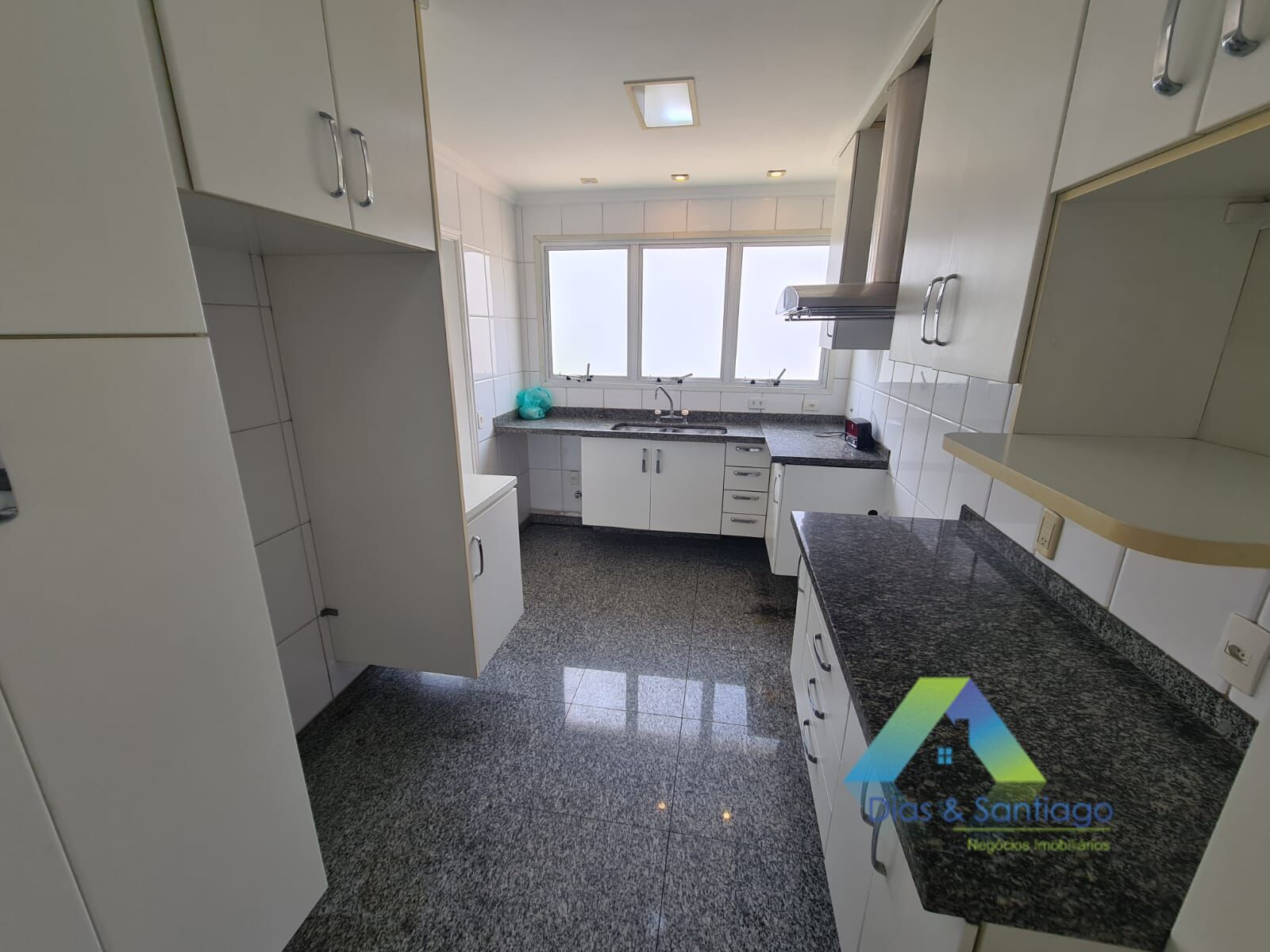 Apartamento à venda com 3 quartos, 250m² - Foto 4