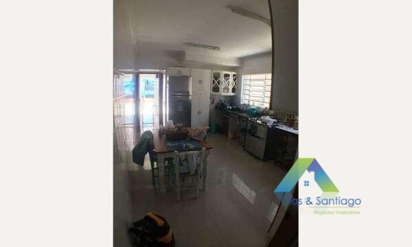 Sobrado à venda com 3 quartos, 250m² - Foto 1