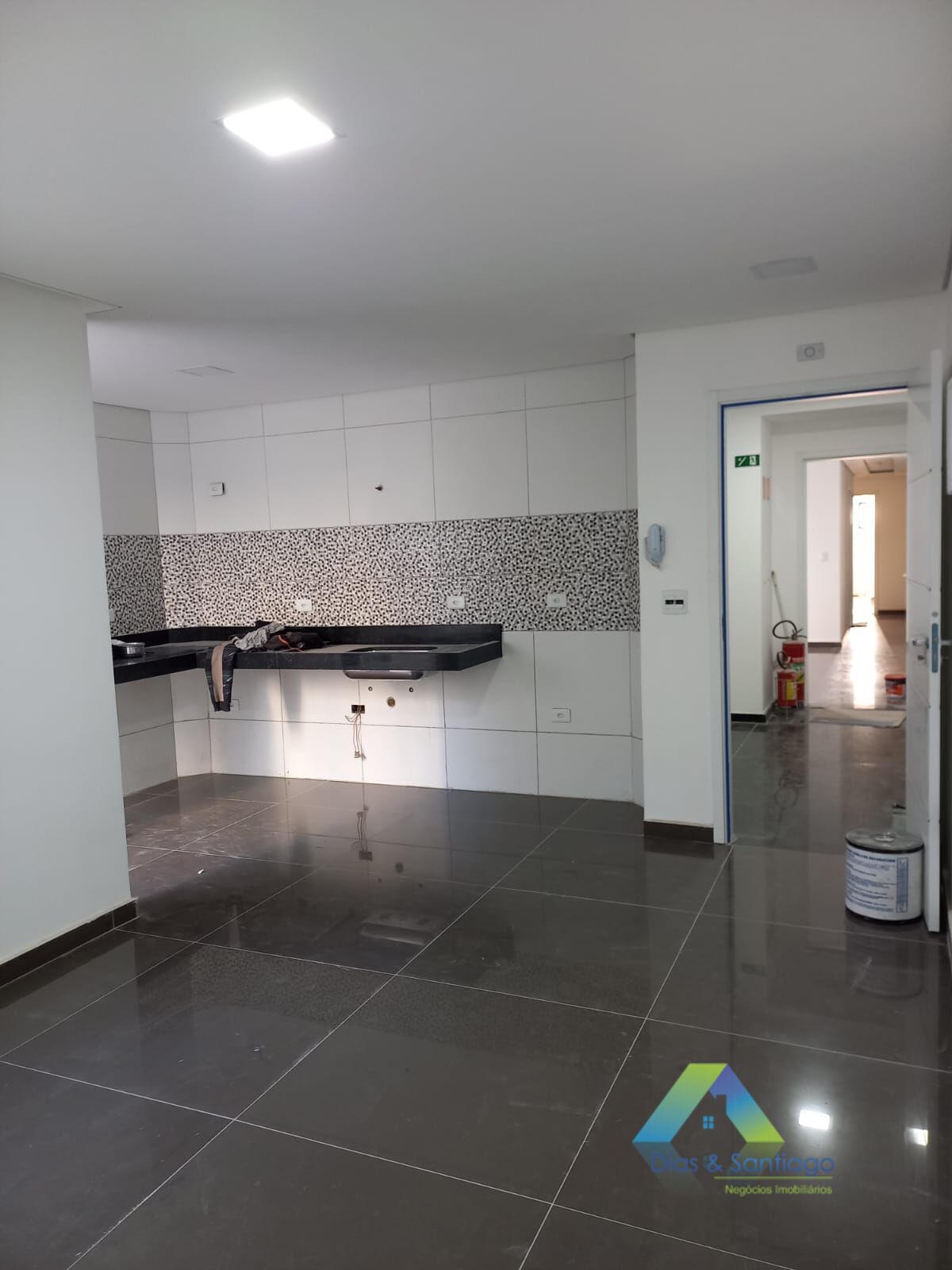 Apartamento à venda com 3 quartos, 75m² - Foto 1