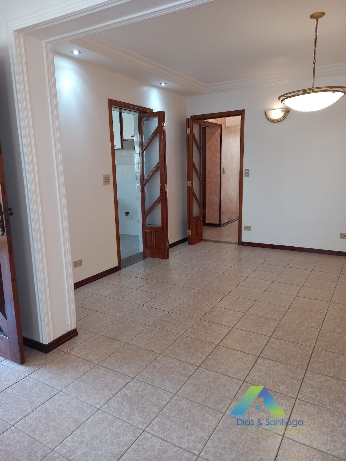 Casa à venda com 3 quartos, 179m² - Foto 2