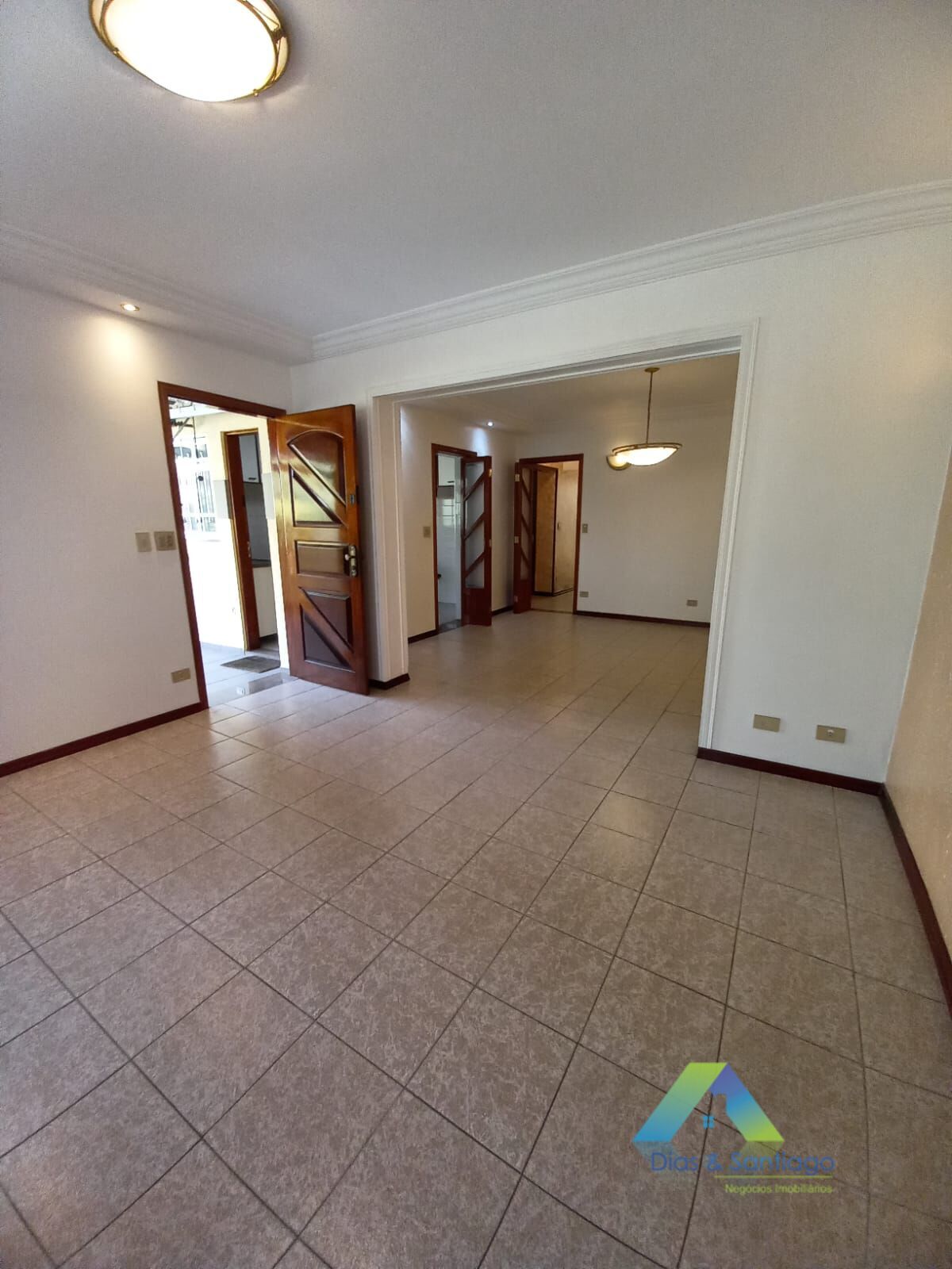 Casa à venda com 3 quartos, 179m² - Foto 4