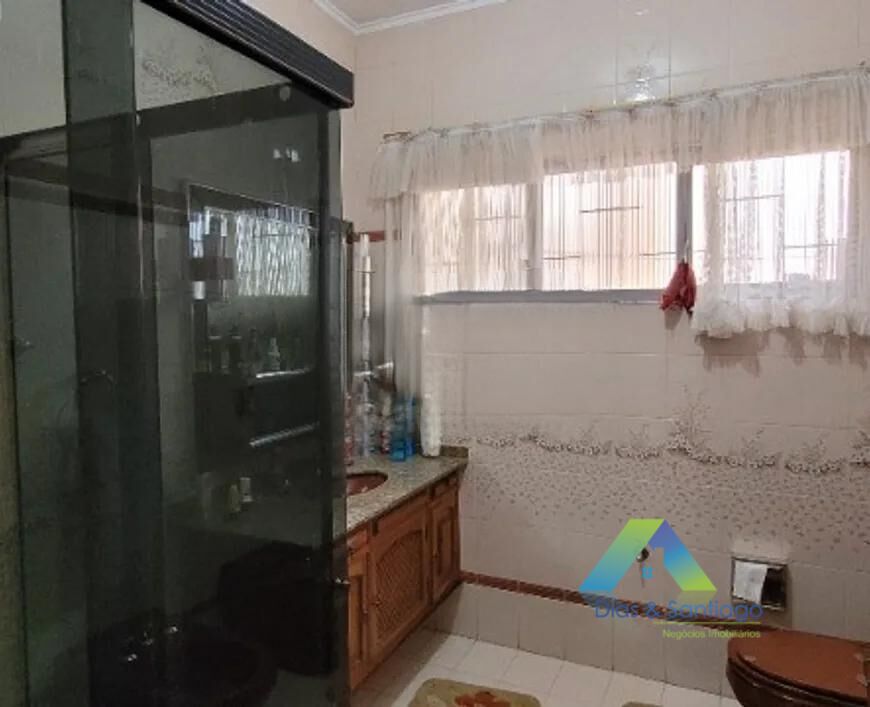 Casa para alugar com 3 quartos, 390m² - Foto 12