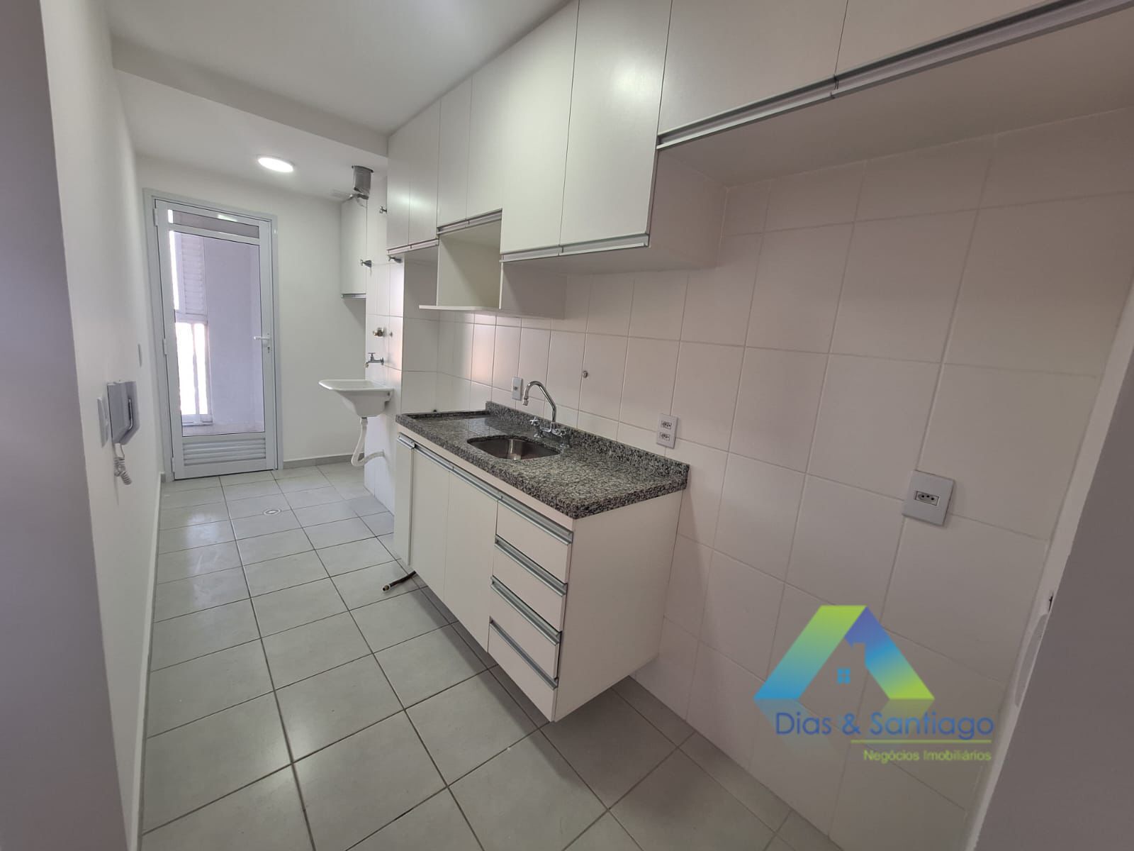 Apartamento para alugar com 2 quartos, 65m² - Foto 4