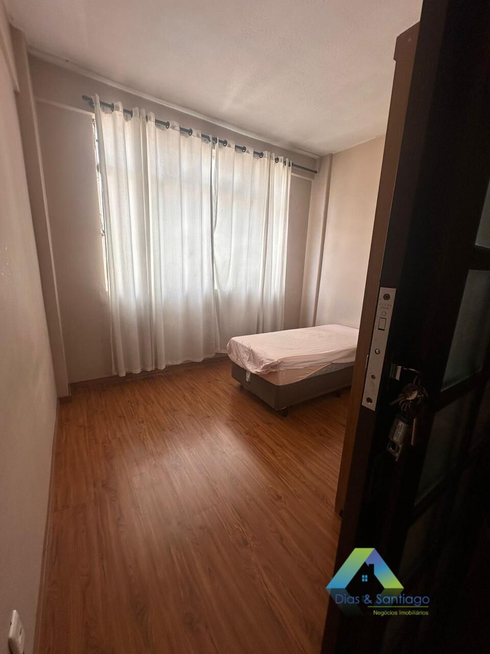 Apartamento à venda com 3 quartos, 106m² - Foto 2