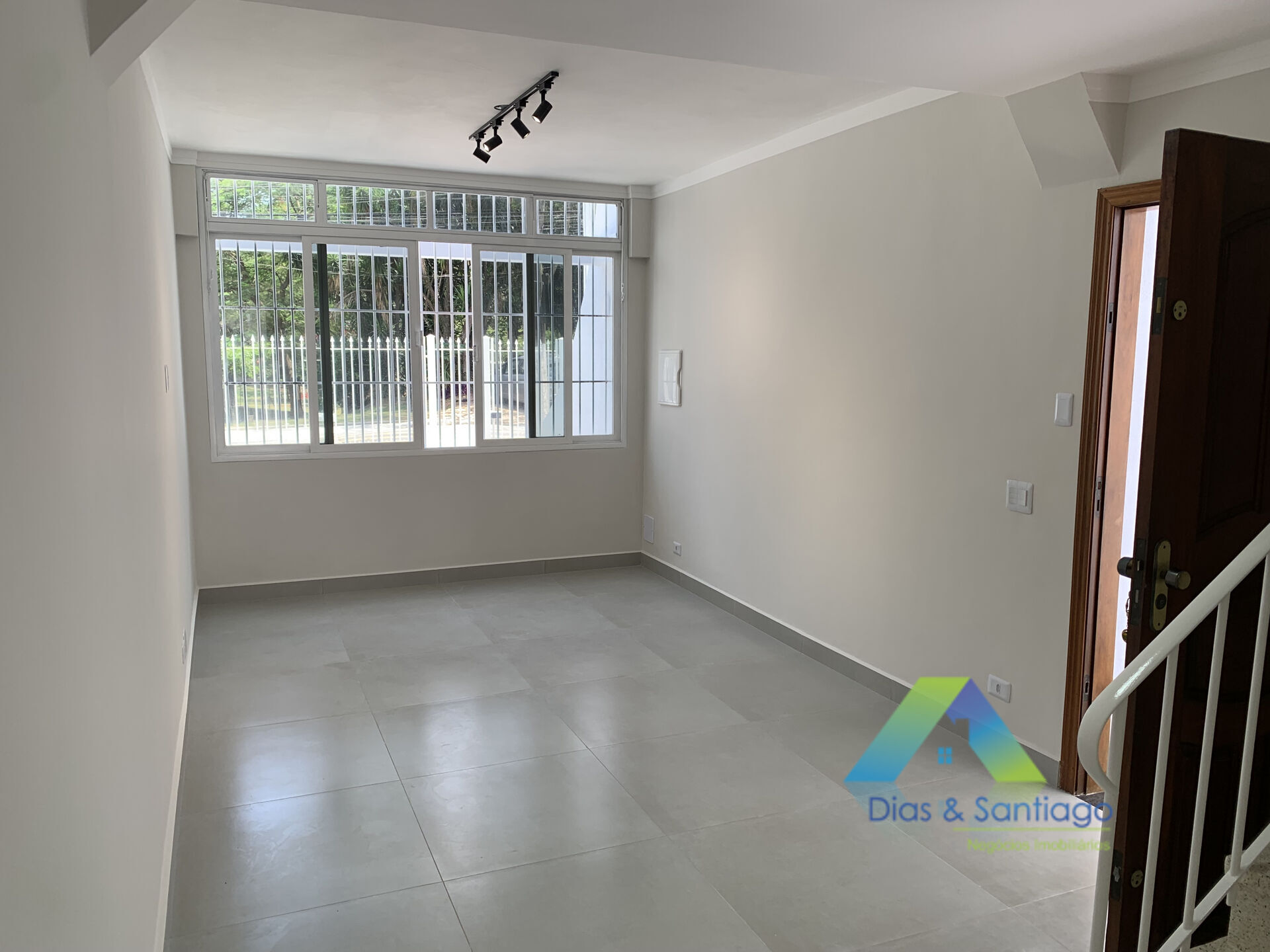 Sobrado à venda com 2 quartos, 83m² - Foto 1