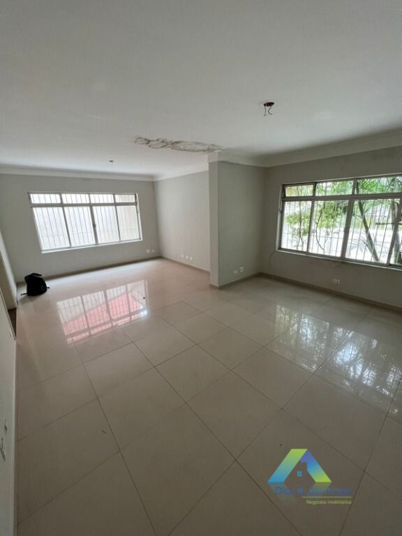 Sobrado à venda com 3 quartos, 200m² - Foto 1