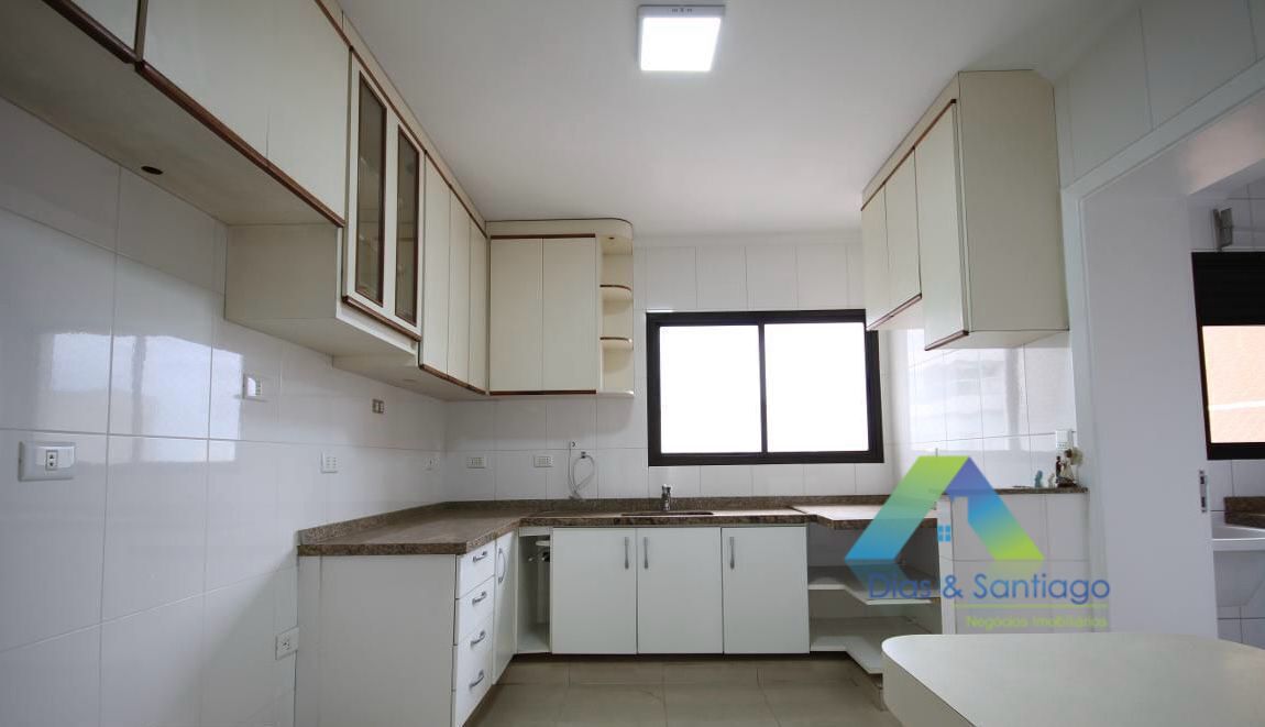 Apartamento para alugar com 3 quartos, 130m² - Foto 21