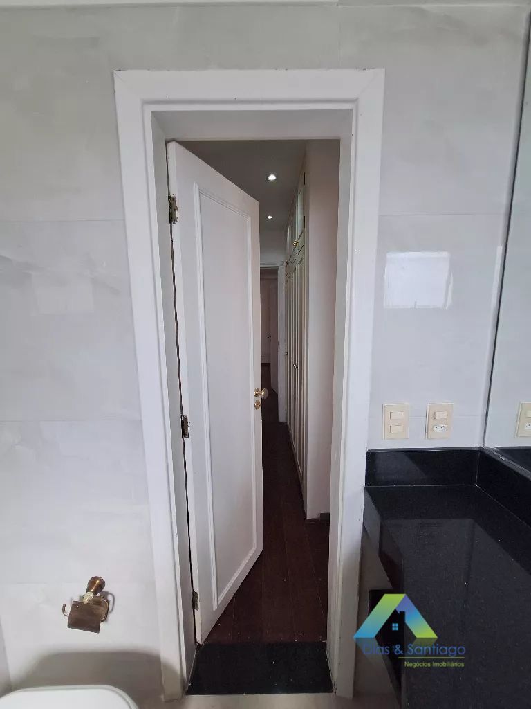 Apartamento para alugar com 3 quartos, 130m² - Foto 17