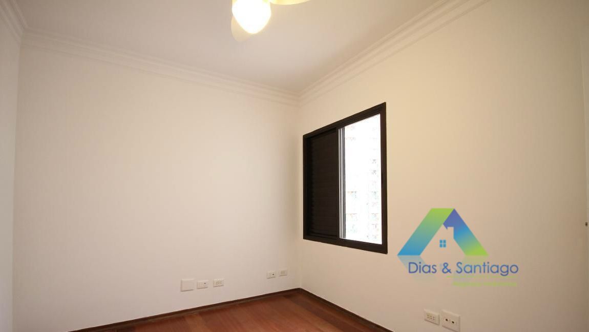 Apartamento para alugar com 3 quartos, 130m² - Foto 13