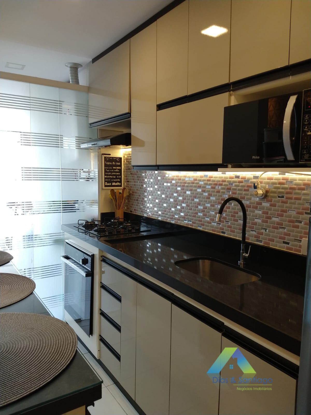 Apartamento à venda com 3 quartos, 67m² - Foto 2