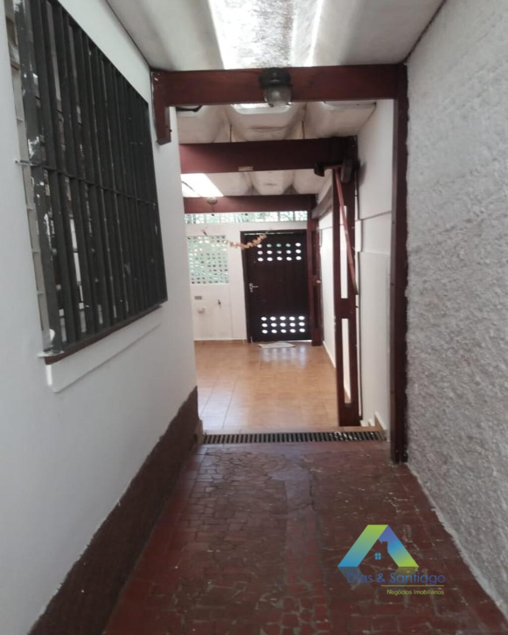 Casa à venda com 2 quartos, 100m² - Foto 1