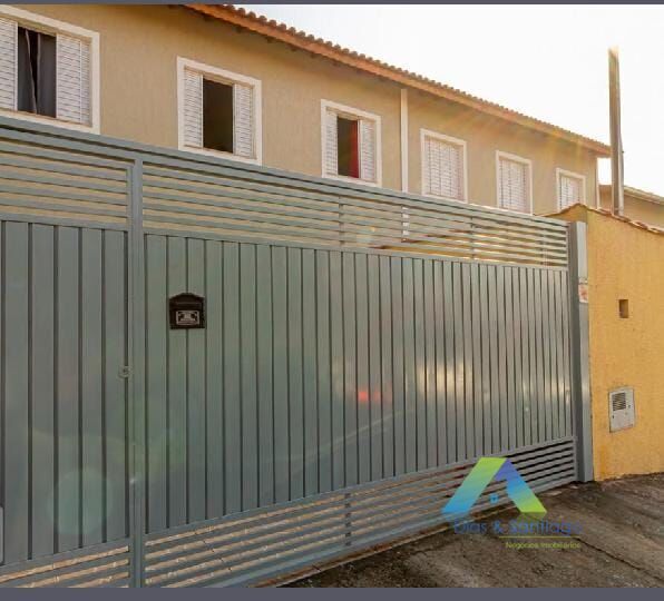 Casa à venda com 3 quartos, 100m² - Foto 1