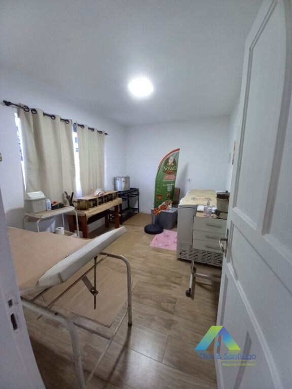 Casa à venda com 3 quartos, 225m² - Foto 26