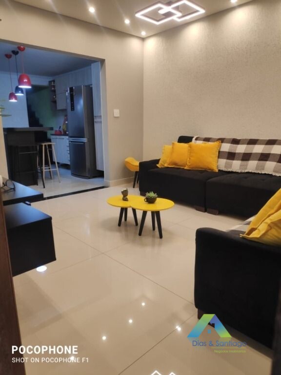 Casa à venda com 2 quartos, 120m² - Foto 1