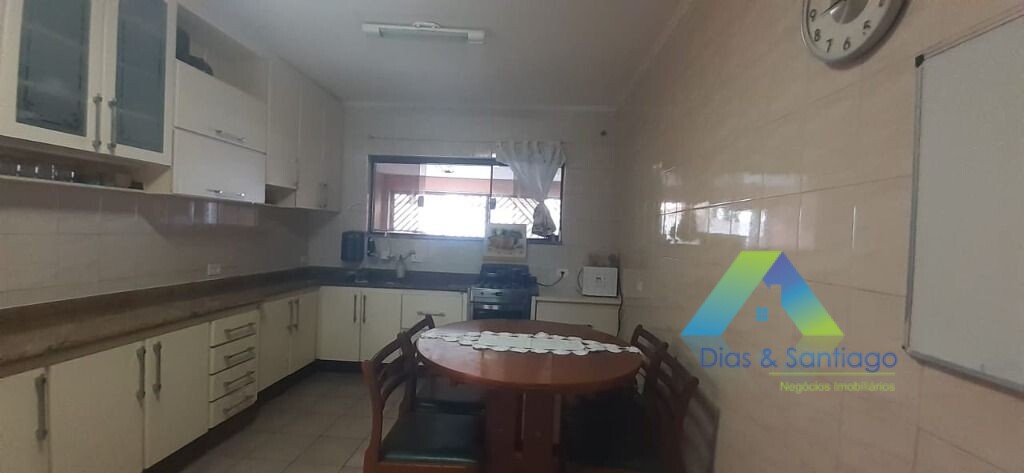 Sobrado à venda com 4 quartos, 250m² - Foto 11