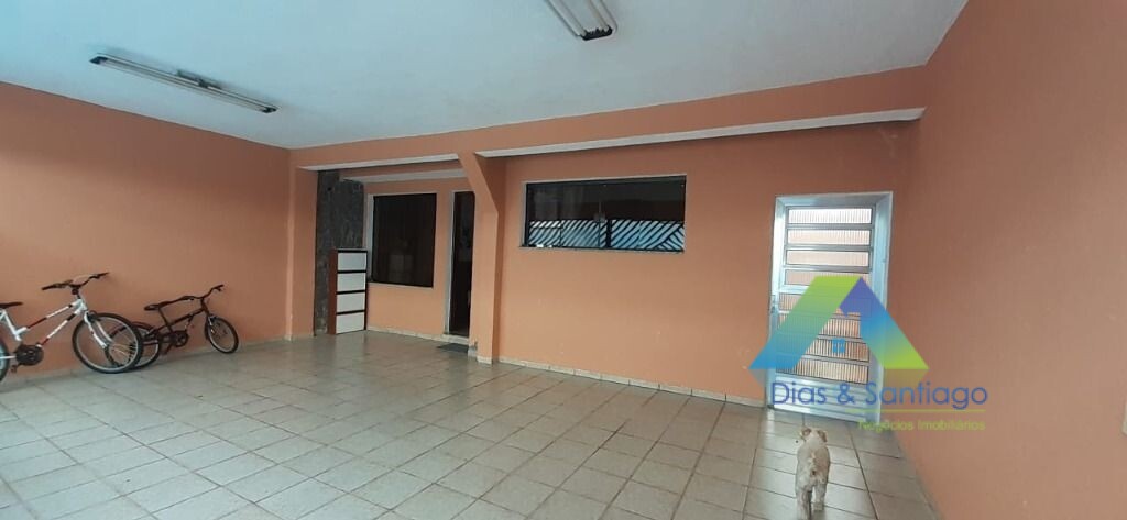 Sobrado à venda com 4 quartos, 250m² - Foto 1