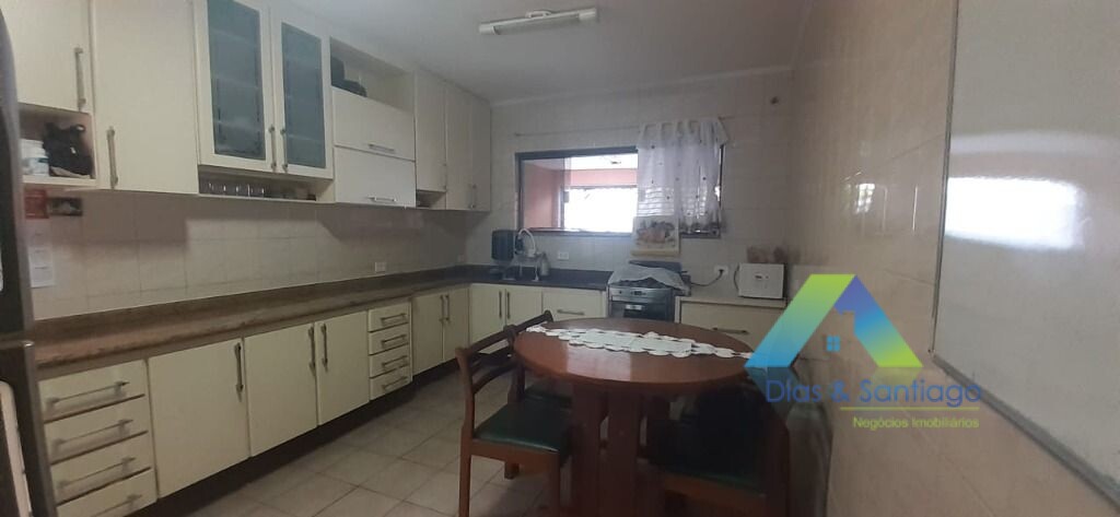 Sobrado à venda com 4 quartos, 250m² - Foto 9