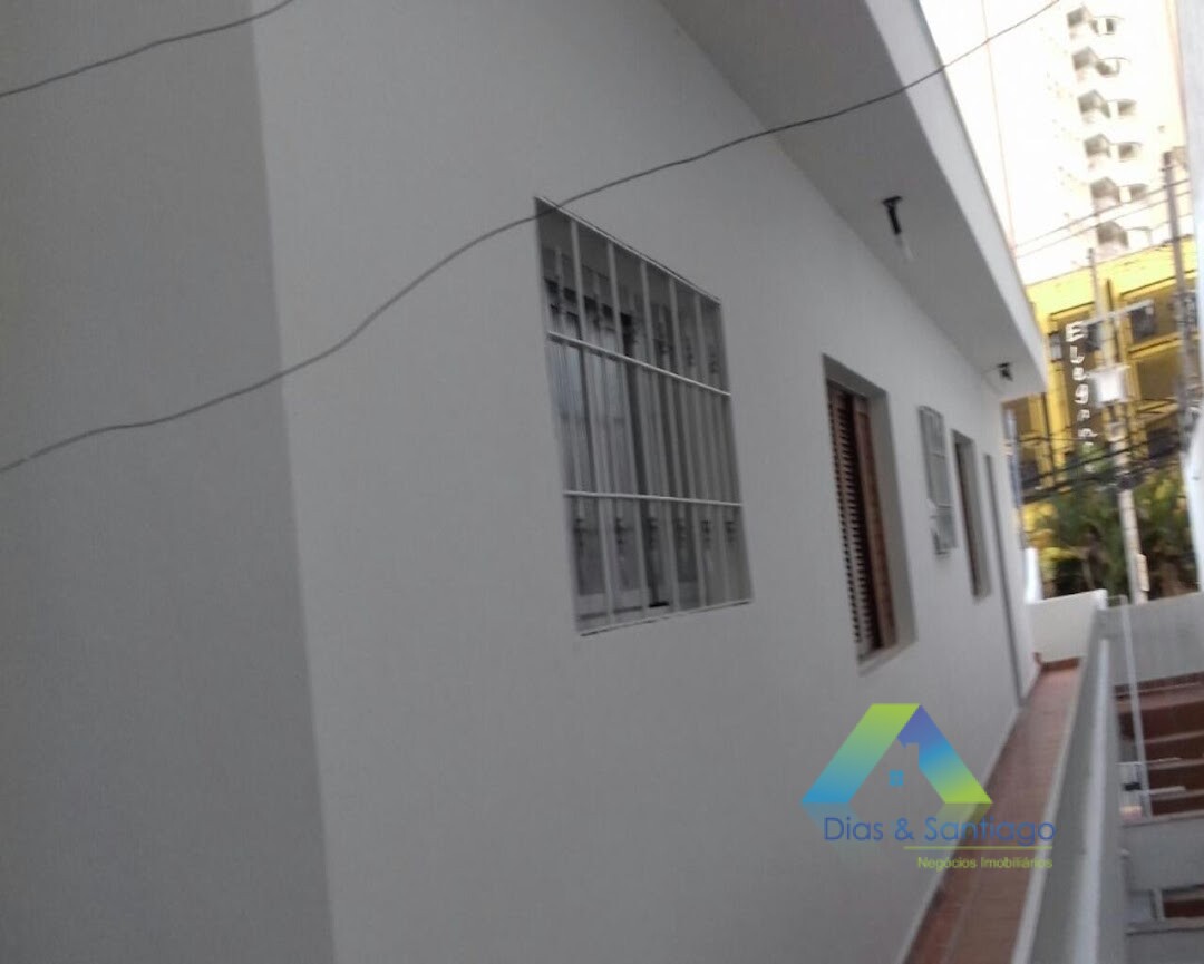 Sobrado à venda com 4 quartos, 235m² - Foto 1