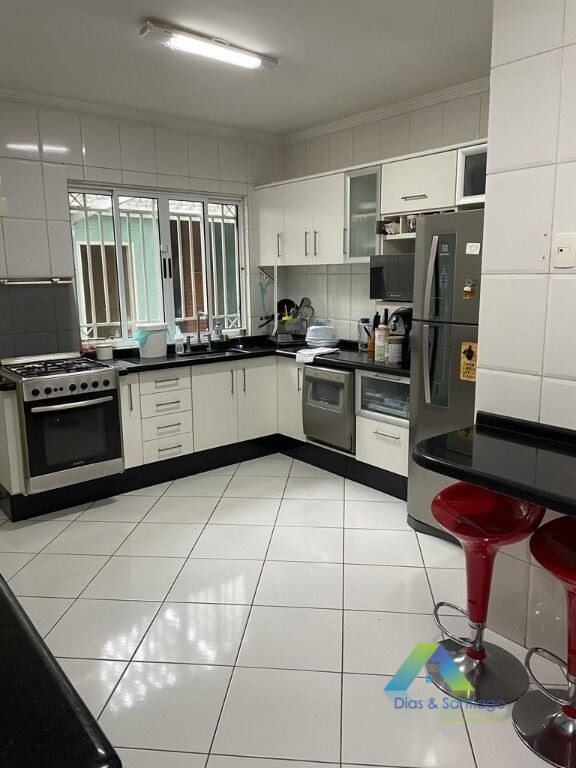 Sobrado à venda com 3 quartos, 260m² - Foto 3