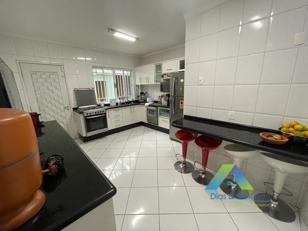 Sobrado à venda com 3 quartos, 260m² - Foto 2