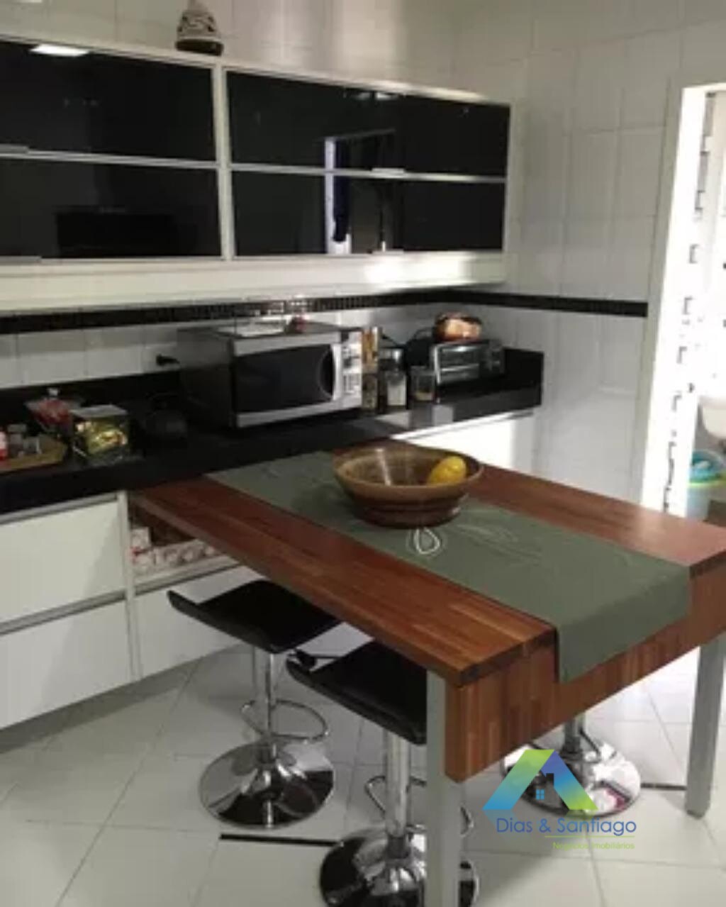 Sobrado à venda com 3 quartos, 178m² - Foto 1